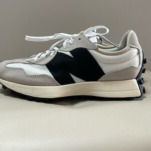 New Balance 327. Like New!